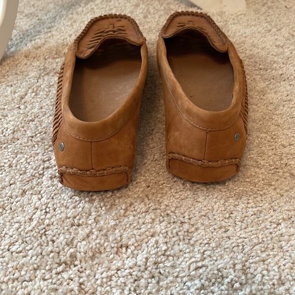 Ugg 8.5 slip ons - Picture 4 of 6